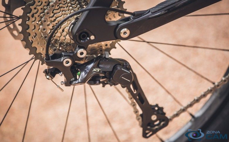 Pata Shimano XT M8000 Shadow+ GS 11 Vel Trasero
